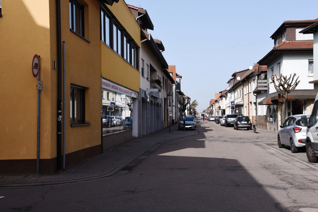 Mannheimer Straße, Blick in Richtung Bahnhof Mannheimer Straße, Blick in Richtung Bahnhof