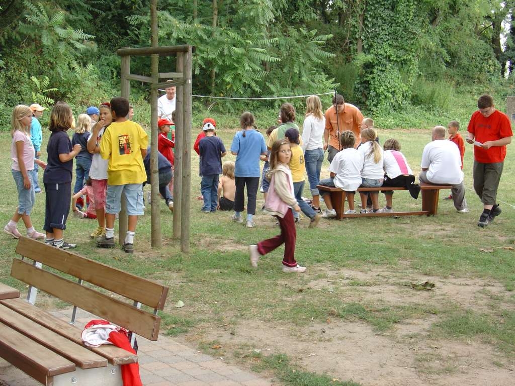 JCO Sommerferienprogramm 2006 - Spielende Kinder JCO Sommerferienprogramm 2006 - Spielende Kinder