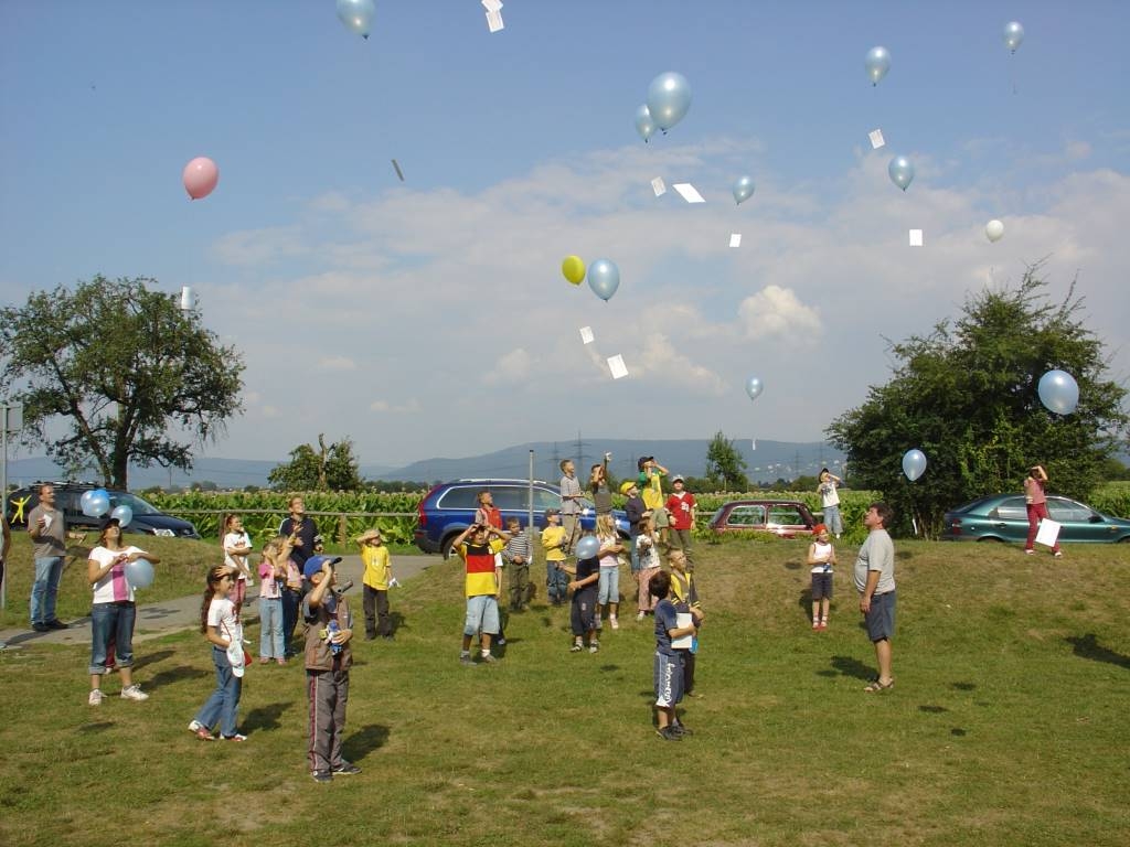 JCO Sommerferienprogramm 2006 - Luftballonwettbewerb JCO Sommerferienprogramm 2006 - Luftballonwettbewerb