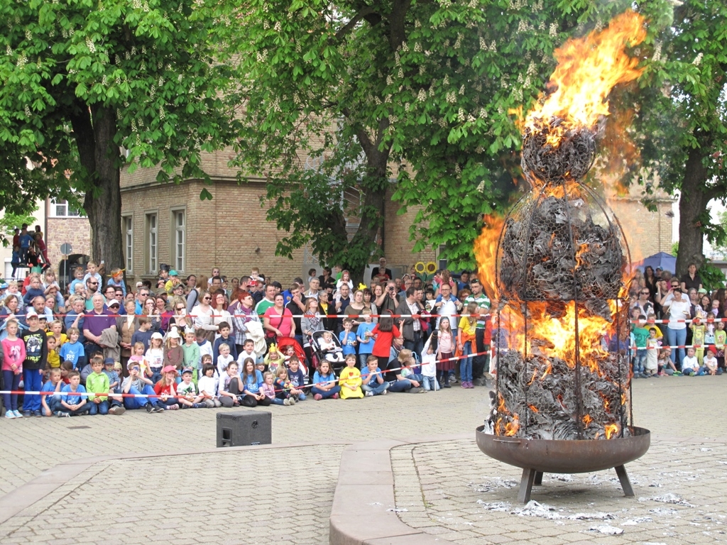 Sommertagszug und Frühlingsfest 2015