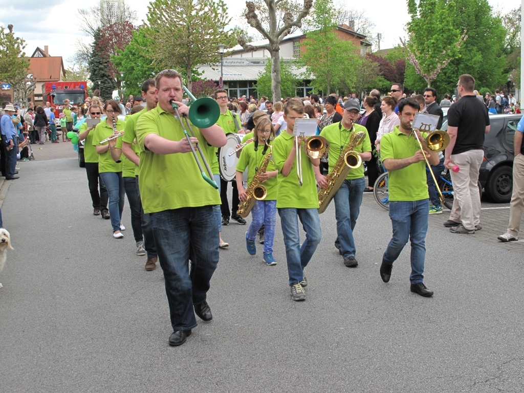 Sommertagszug und Frühlingsfest 2015