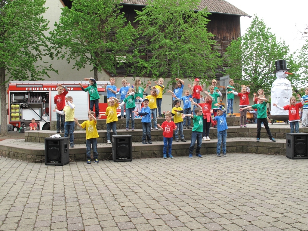 Sommertagszug und Frühlingsfest 2015