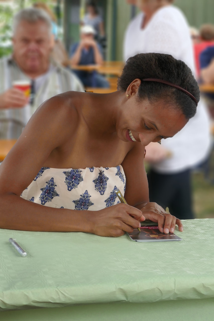 Autogrammstunde Malaika Mihambo (17.7.2016) Autogrammstunde Malaika Mihambo (17.7.2016)