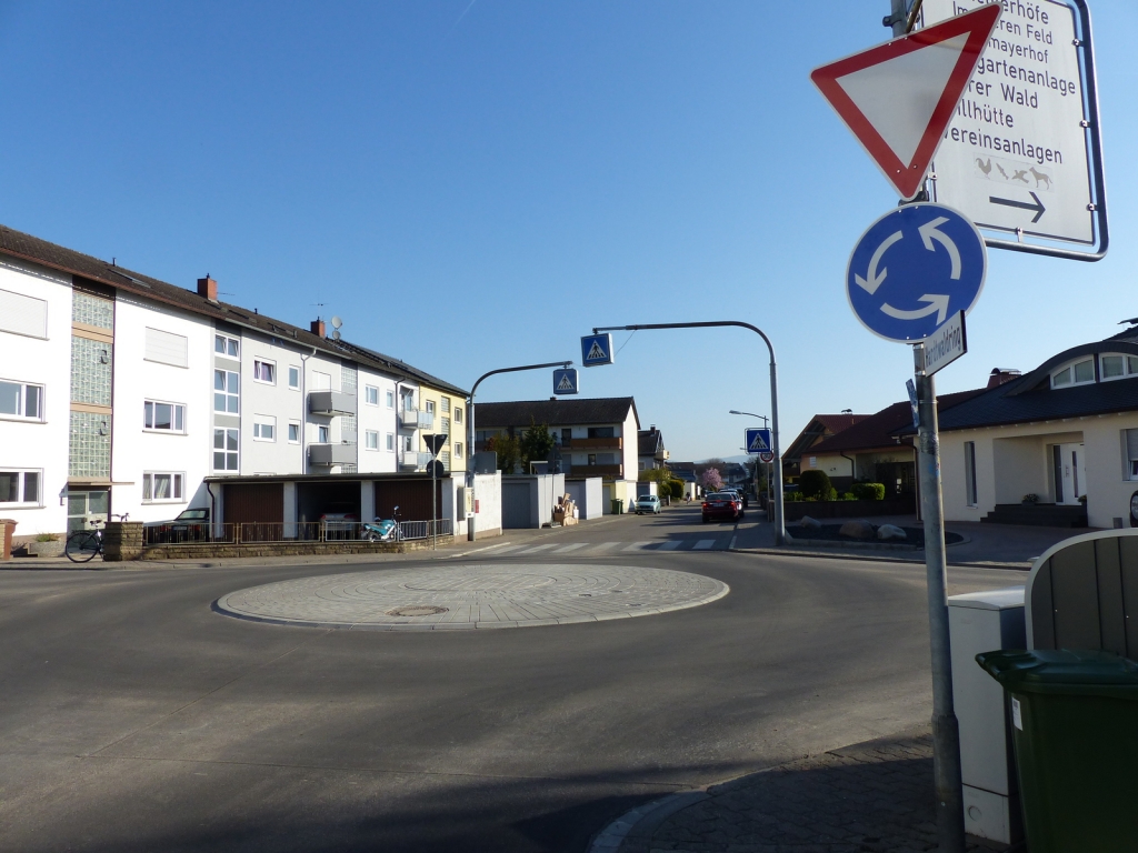 Kreisel1.JPG Kreisel1.JPG