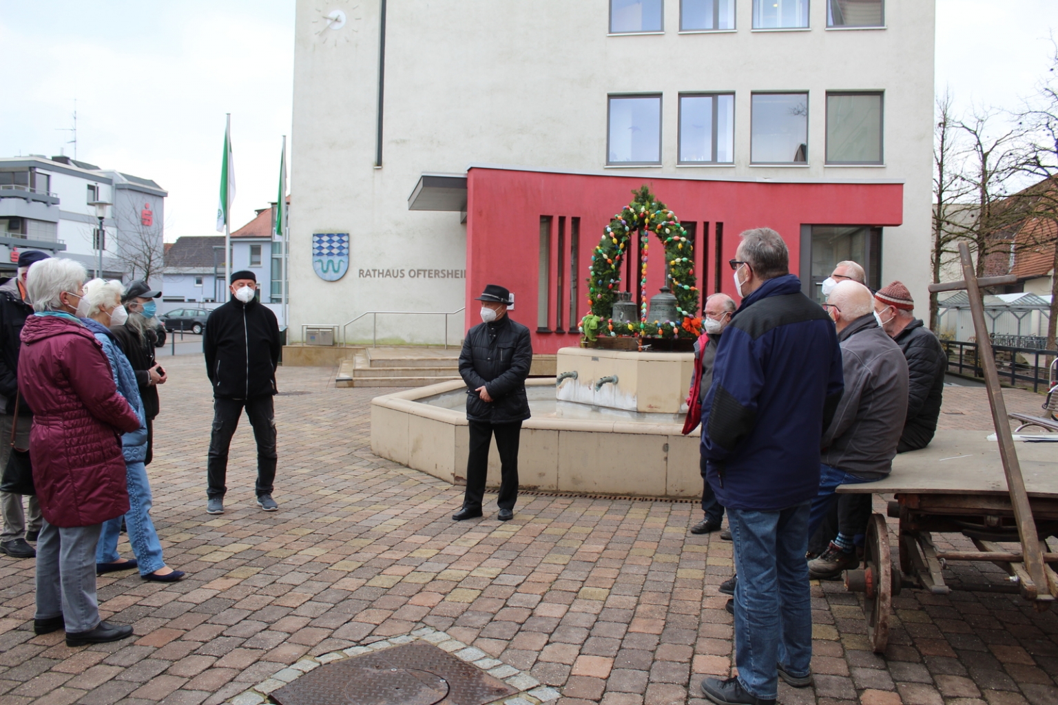 Aufstellung der Osterkrone durch Heimat- und Kulturkreis