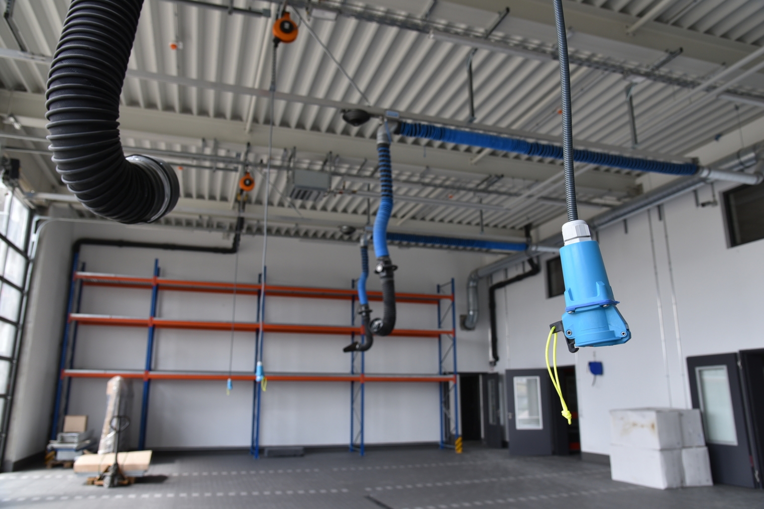 Rettungszentrum Innenansicht: Wagenhalle