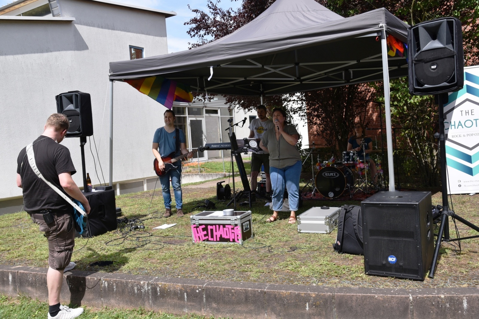 Die Band The Chaotics machte Musik im Gemeindepark.