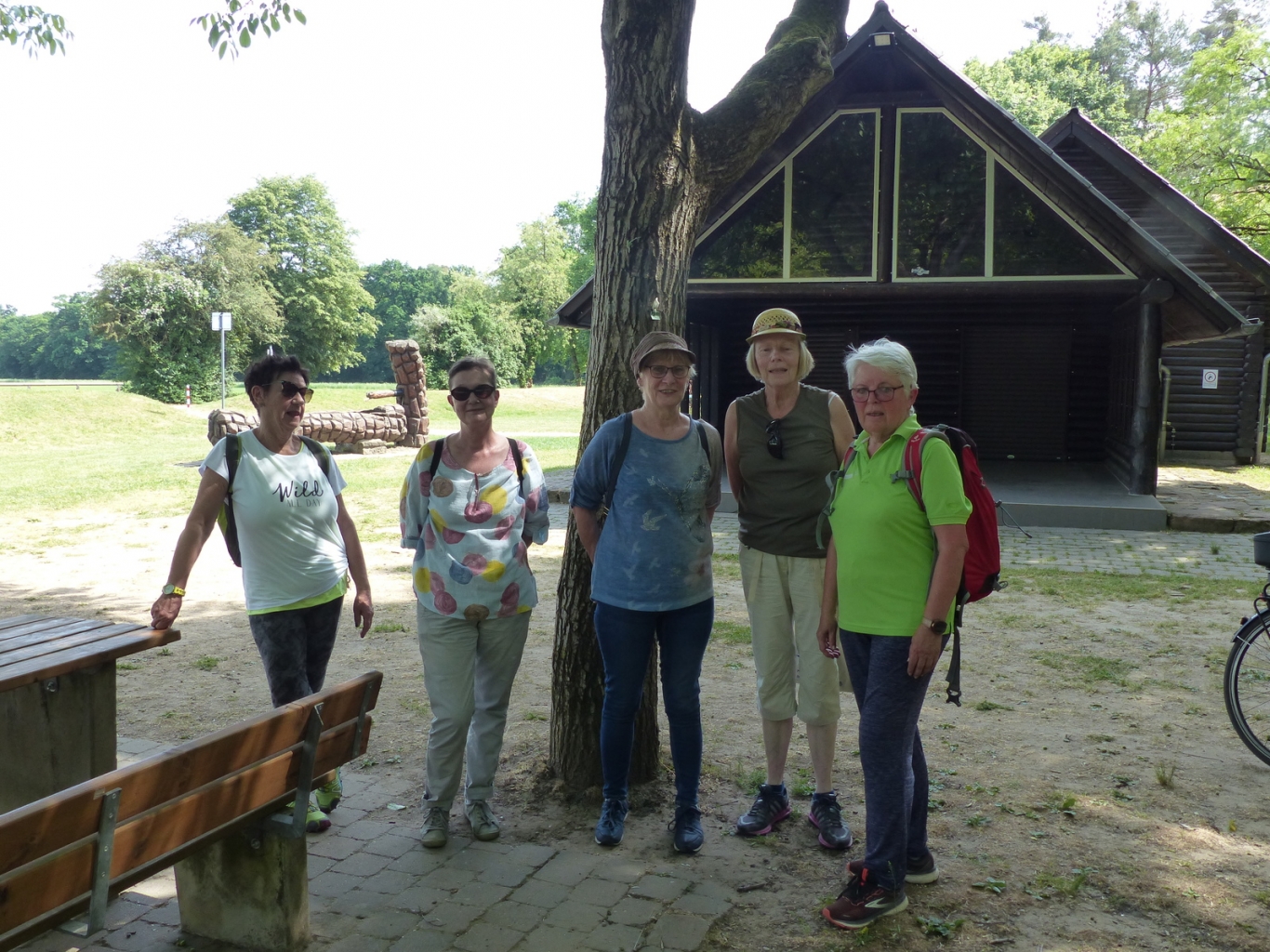 Gesundheitswandern im Hardtwald. Foto: Gemeinde