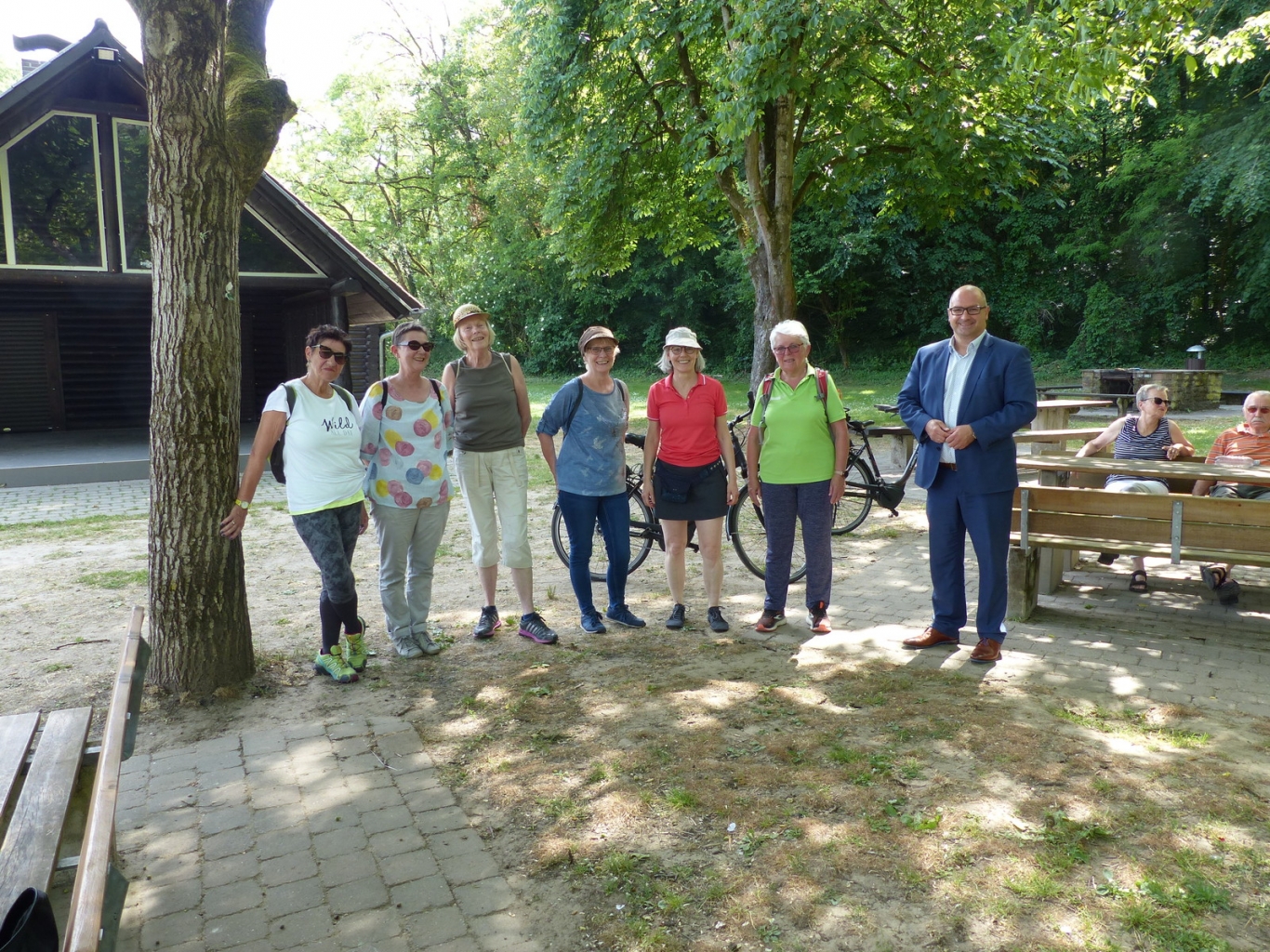 Gesundheitswandern im Hardtwald. Foto: Gemeinde