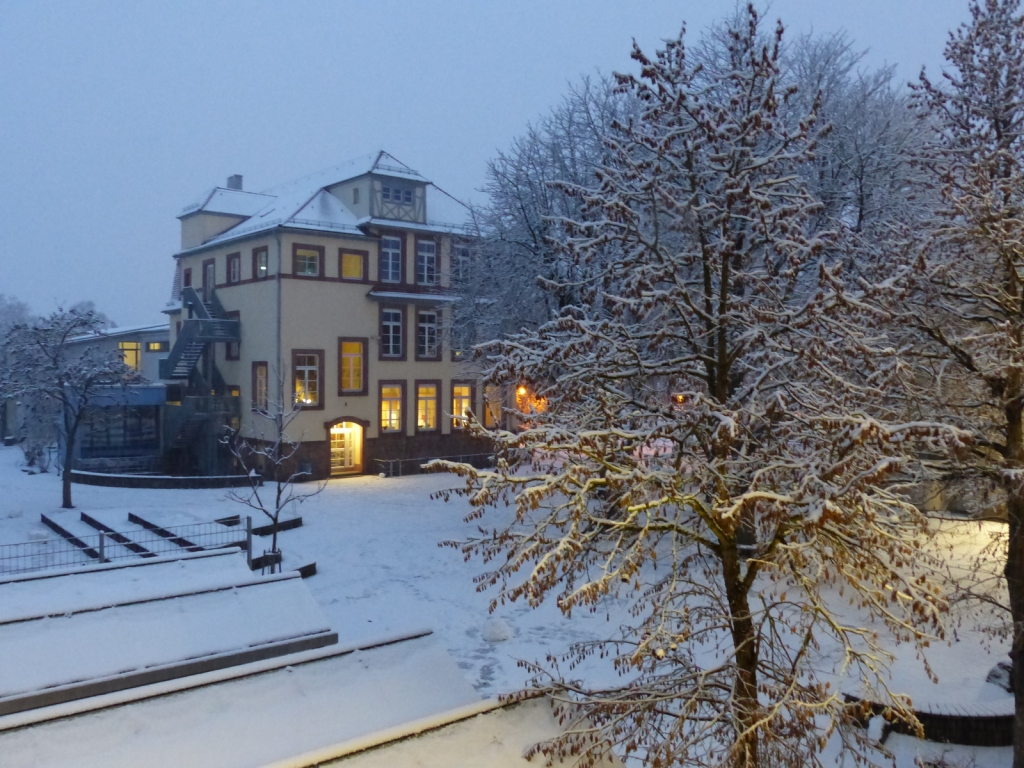 Friedrich-Ebert-Grundschule im Schnee Friedrich-Ebert-Grundschule im Schnee