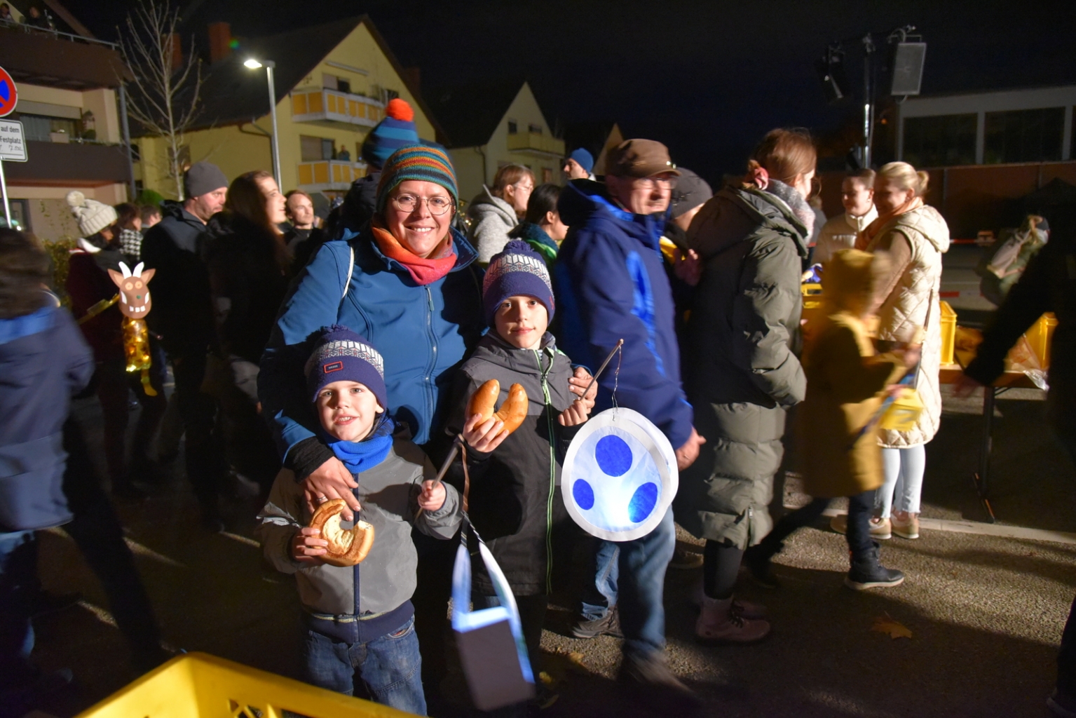 Am Ende des Umzugs gab es für alle eine Martinsbrezel.