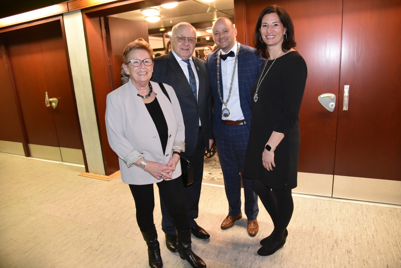 Bürgermeister i.R. Helmut Baust und Ehefrau neben Bürgermeister Seidel und Ehefrau