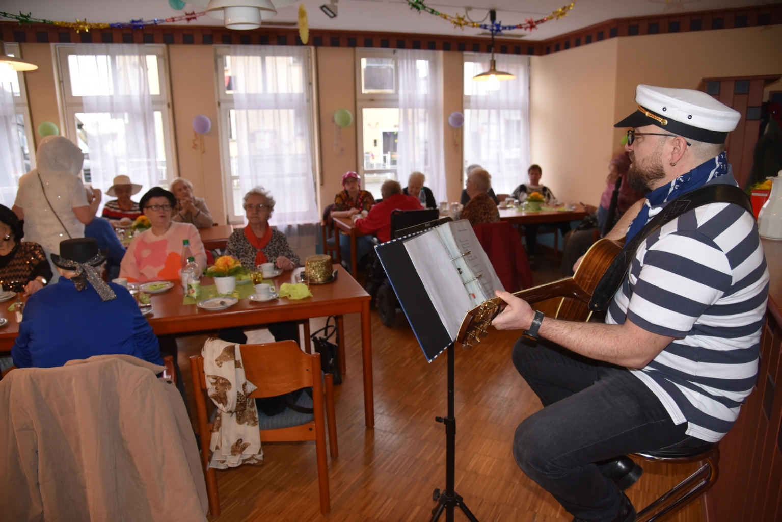 Seemannslieder an Rosenmontag im Seniorencafé
