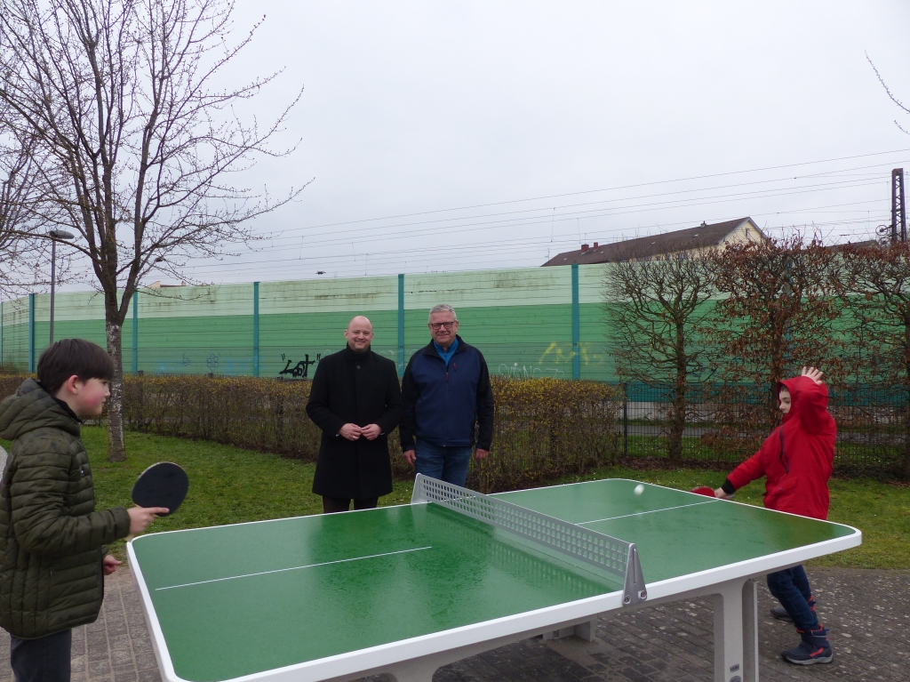 Tischtennisplatte Burgenspielplatz Tischtennisplatte Burgenspielplatz