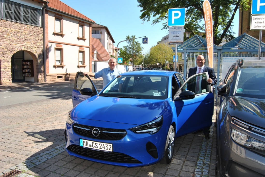 Offizielle Übergabe des CarSharing-Auto von stadtmobil an Oftersheim. Offizielle Übergabe des CarSharing-Auto von stadtmobil an Oftersheim.