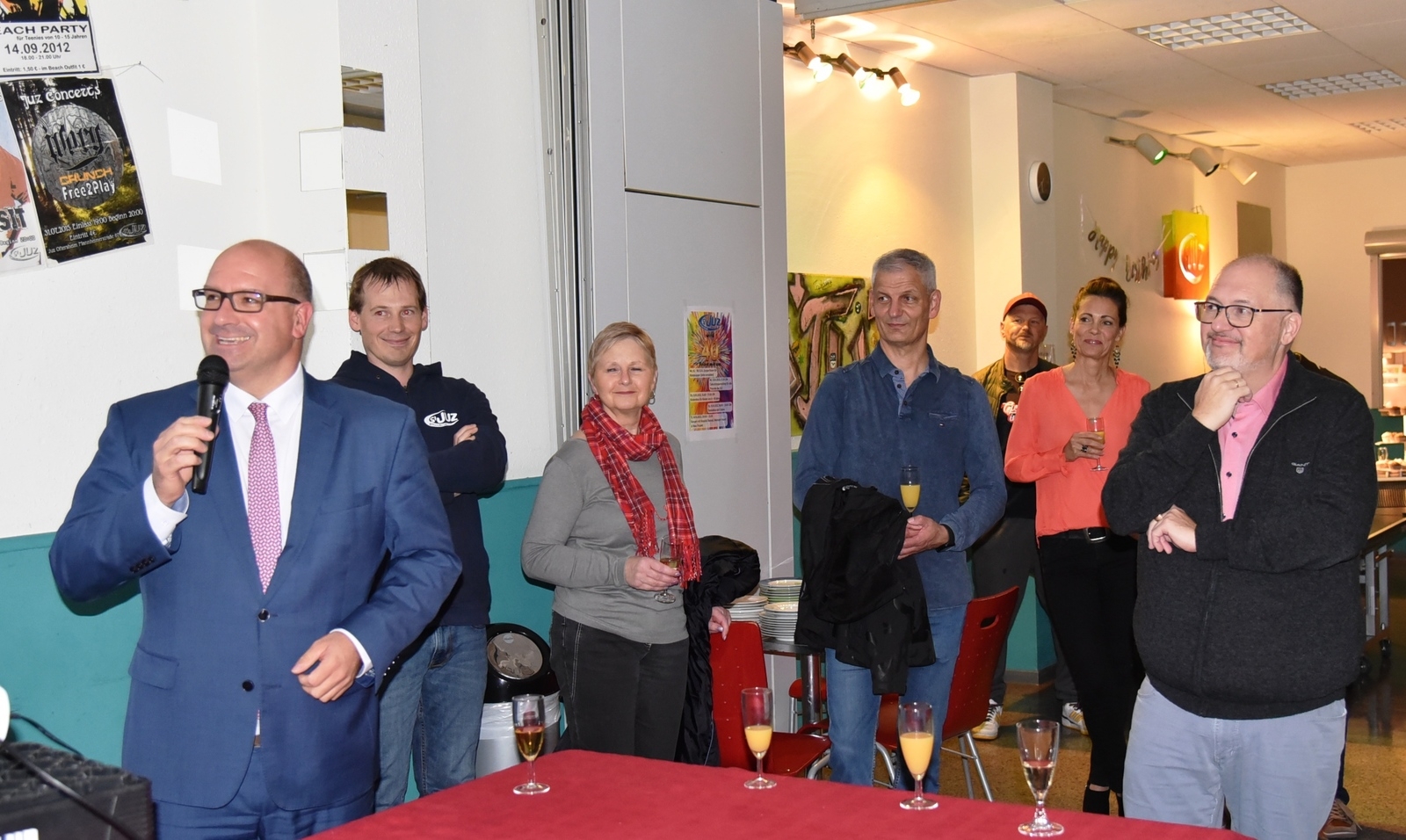Bürgermeister Jens Geiß in seiner Ansprache zum 40jährigen Bestehen des JUZ.