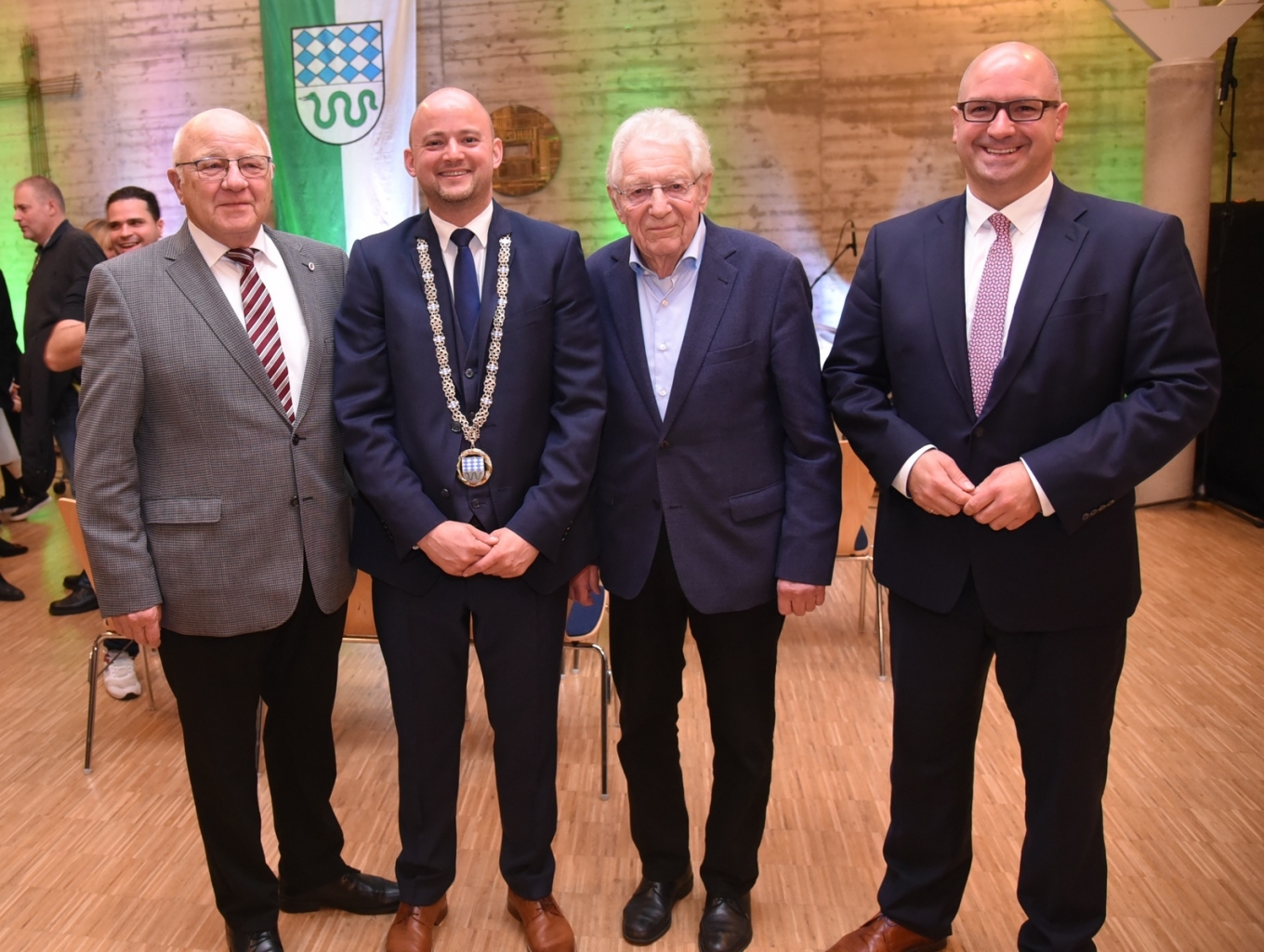 Bürgermeister a.D. Helmut Baust, Bürgermeister Pascal Seidel, Bürgermeister a.D. Siegwald Kehder und Jens Geiß.