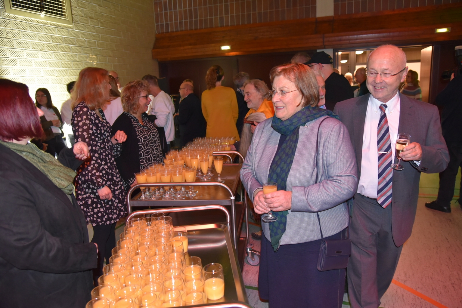 Mitarbeiterinnen und Mitarbeiter der Gemeindeverwaltung sorgten für den reibungslosen Ablauf des Neujahrsempfangs und dafür, dass die Gäste zu trinken und zu essen bekamen.