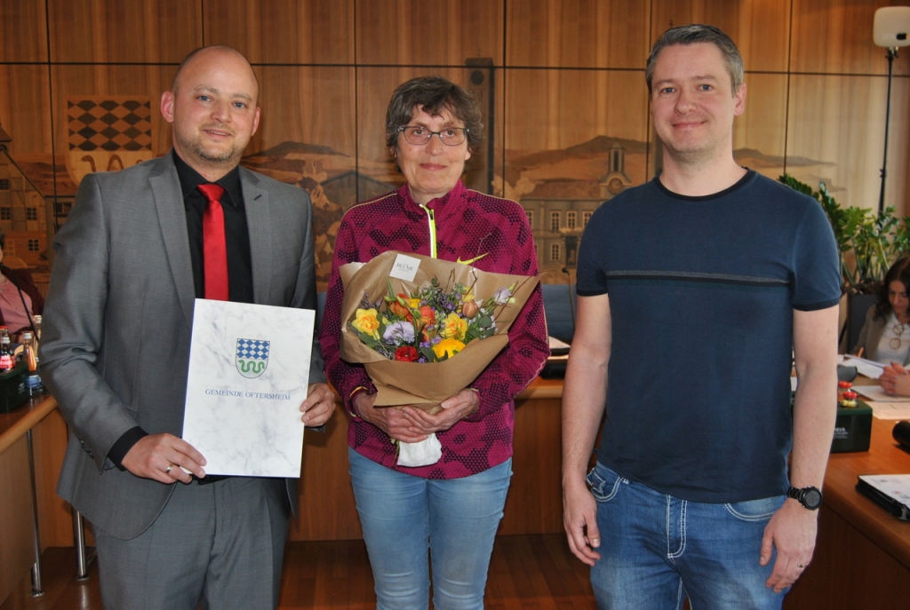 Bild zeigt v.l.: Bgm. Seidel, Frau Mihambo-Fichtners, Cloutier Bild zeigt v.l.: Bgm. Seidel, Frau Mihambo-Fichtners, Cloutier