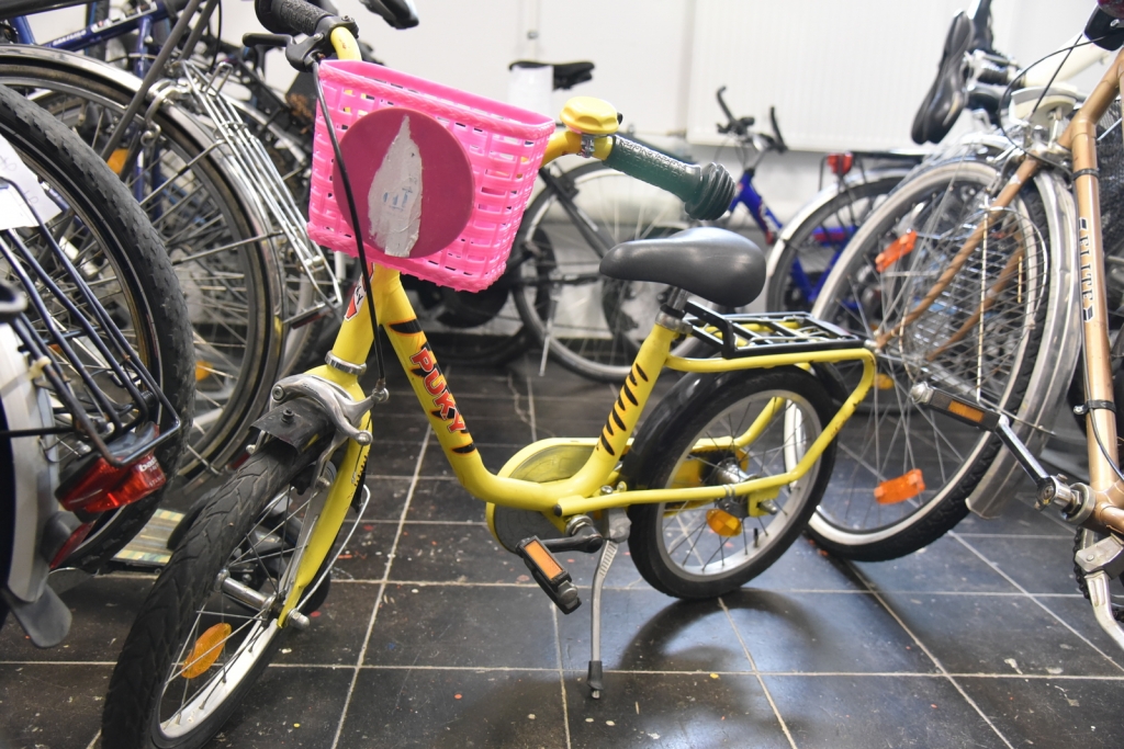 Ein gespendetes Kinderfahrrad, das das Integrationsbüro und der Asylkreis weitervermitteln. Ein gespendetes Kinderfahrrad, das das Integrationsbüro und der Asylkreis weitervermitteln.