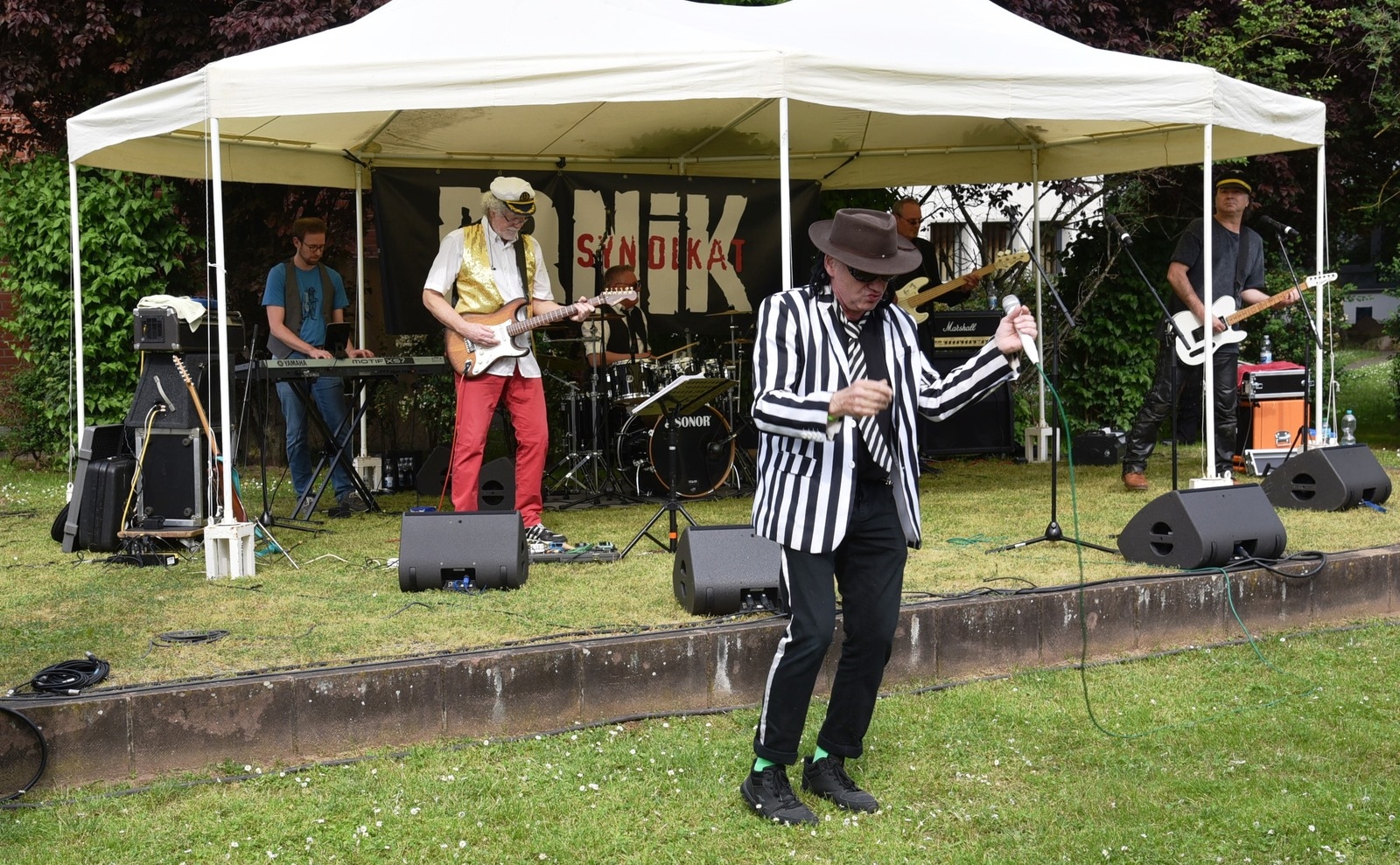 Die Coverband Udos Panik Syndikat war zu Gast bei Musik im Park.