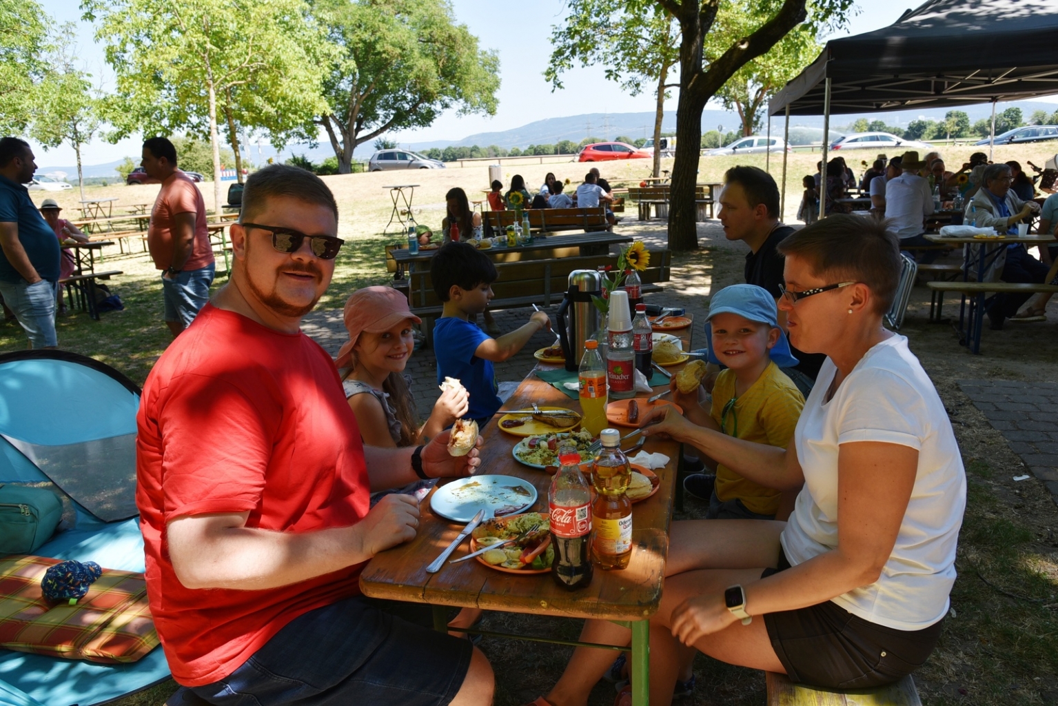 Auch Pfarrer Tobias Habicht mit Familie kam zum Sommerfest.