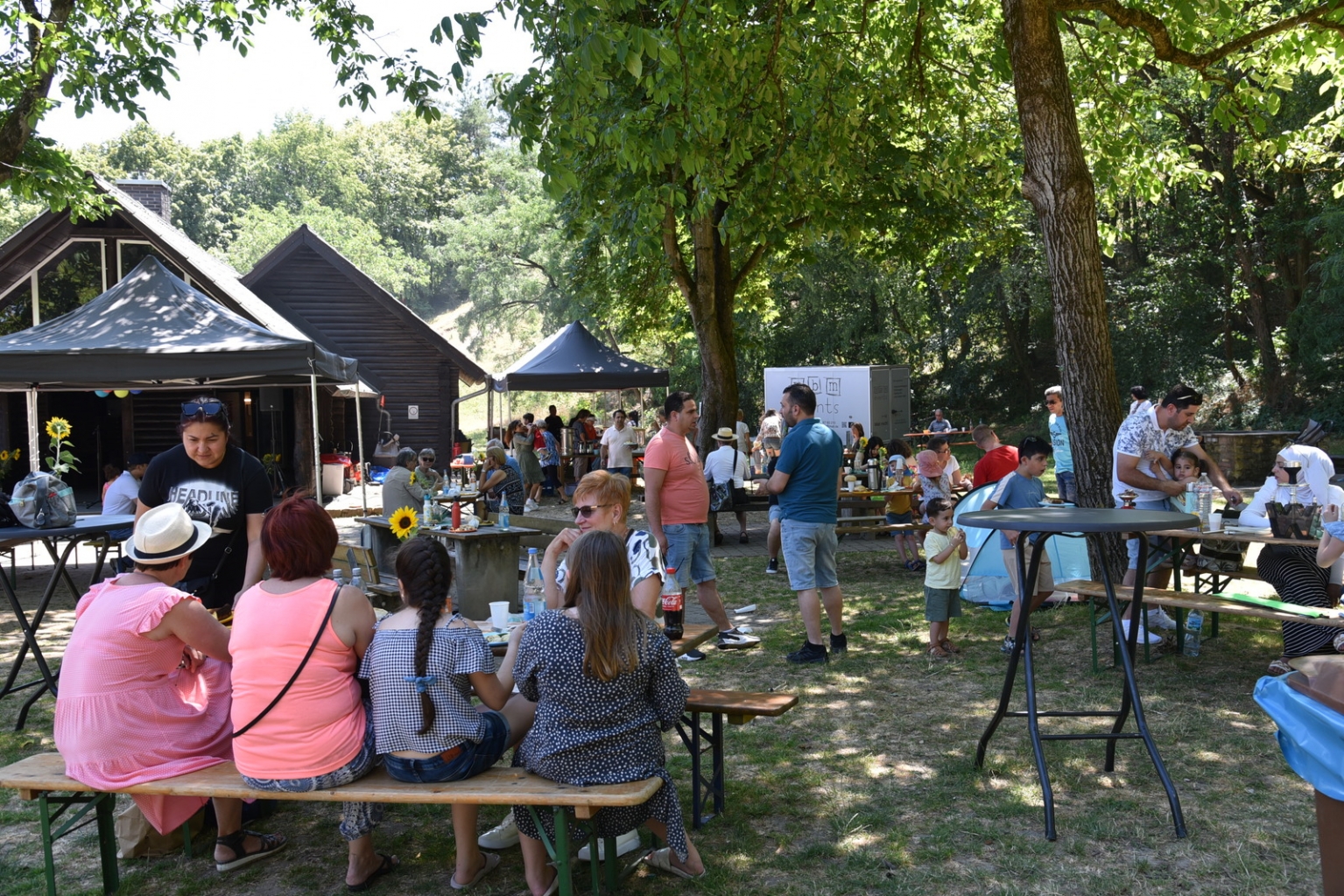 Viele Besucherinnen und Besucher waren zum Sommerfest an der Grillhütte gekommen.